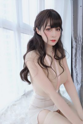 Baiyin 81 “The Company's Juniors” has a curvy front and back that attracts people's imagination (41P)