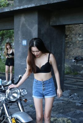 Private outdoor shooting of Chinese models Qianliu and Gu Ling (1) (100P)