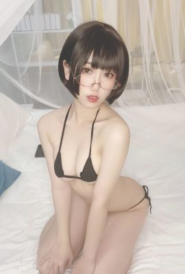 Taro Yuoko SJ bikini selfie (10P)