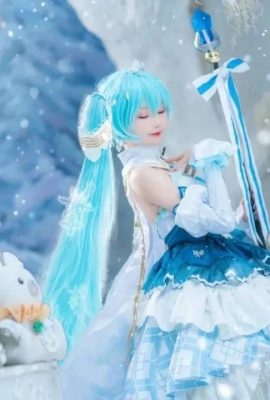 “VOCALOID” Hatsune Miku Cosplay (CN: Xiaorou SeeU) (9P)