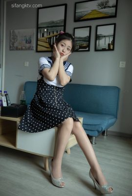 (Zixin) Pure Dream Silk New Model with Beautiful Legs and Feet Without Stockings (119P)