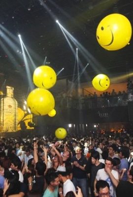 South Korean nightclub: If you don’t go crazy, you will get old. Part 1(15P)