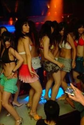 Taiwan's most popular nightclub beauties dance wildly (Photos (9P)