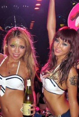 The glamorous Japanese nightclub culture in Tokyo (8P)