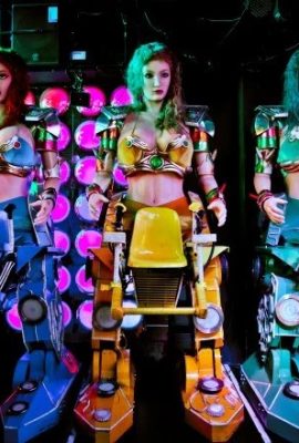 This restaurant in Tokyo is basically a tech nightclub where a giant busty robot and a hot dancing girl are having fun (22P)