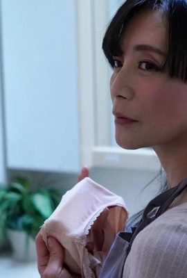 (GIF)Rieko Hiraoka I'm a man who lives in his childhood. I satisfy my sexual needs with my mother (25 pages)