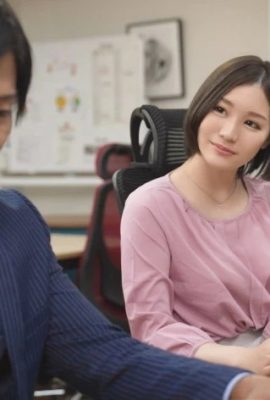 (GIF) Airi Suzumura Reverse NTR The ultimate infidelity in the workplace, where a junior colleague who drives a man crazy keepsing on to him over and over again. (20P)