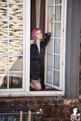 (Suicide Girls) Dolphie – Light Stream