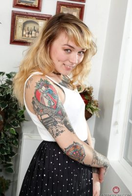 Inked amateur teen Felicia Fisher reveals her hairy twat in a solo (20P)