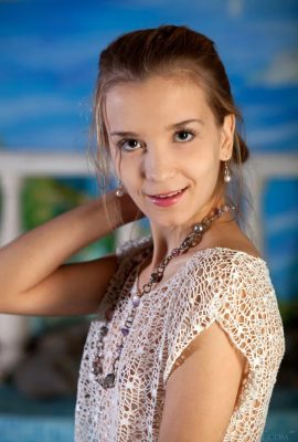 Beauty enters the swimming pool to take photos! Alisabelle (145P)