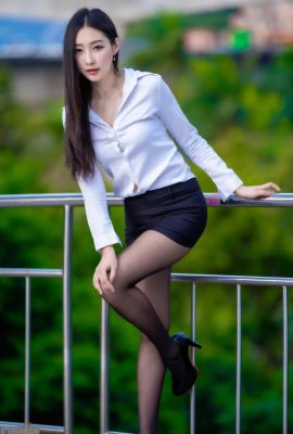 Wu Jian? OL beautiful legs in black stockings and high heels (34P)