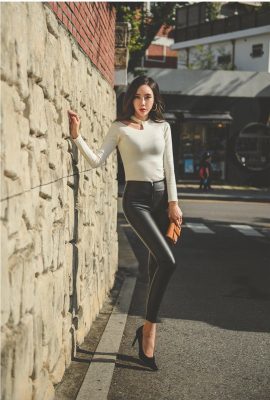 (Online collection) Korean beauty in leather skirt, leather pants and high heels, pretty and fashionable (27P)