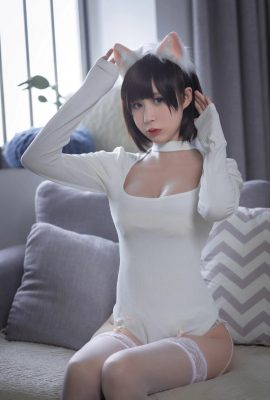 (Photo) Saionji Nange-White Cat White Jumpsuit (30P)