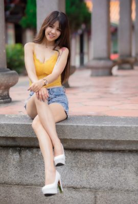 (Taiwan Model Beautiful Legs Series) Beautiful long-legged model Debby in denim shorts, high heels and beautiful legs, outdoor shot (29P)