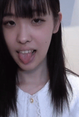 (GIF Beautiful pussy) This girl's oral skills are really top-notch. She also has a top-notch pink pussy. Her natural moans are so sweet that I can't put it down.