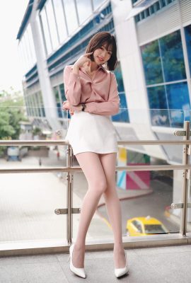 (Taiwan model beautiful legs series) Long-legged beauty model Lin Shaoqi scooter Jincai high-heeled beautiful legs outdoor shot (82P)