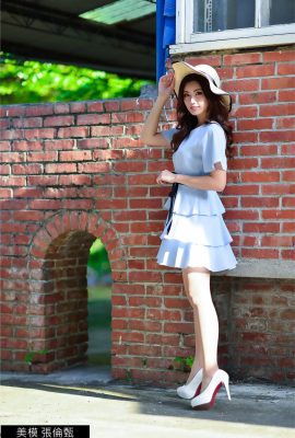 (Taiwan model beautiful legs series) Long-legged beauty model Zhang Lunzhen in dress, short skirt, high heels and beautiful legs, outdoor shot (100P)