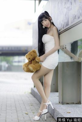 (Taiwan model beautiful legs series) Long-legged beauty model Yui Yu Ji off-shoulder dress short skirt high heels beautiful legs outdoor shot (66P)