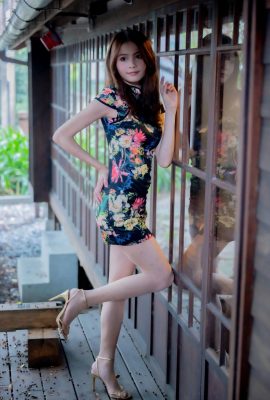 (Taiwan model beautiful legs series) Long-legged beauty model He Jiaxin black flower short cheongsam high heels beautiful legs outdoor shot (97P)