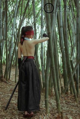 (Online collection) Li Wanji – The Wushen female warrior in the bamboo forest exposed and peeing for liberation (31P)