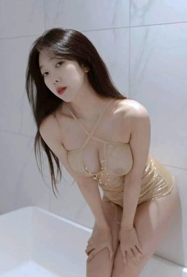 Korean beauty Shanny gets wet and seductive in the bathroom (32P)