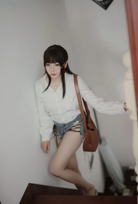 Inte beauty Xiao Rongzai Gugugu band-aid OL themed private room takes off her white shirt and exposes her big breasts to cover up the ultimate temptation photo 36P