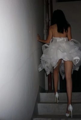 (Inte collection)[Zhi Ji]The little fairy Zhi Ji’s wedding dress is exposed on the corridor[15P](15P)