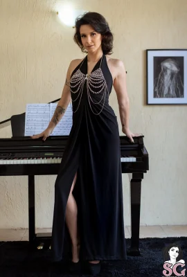 (Suicide Girls) Gweenblack – The Piano Room