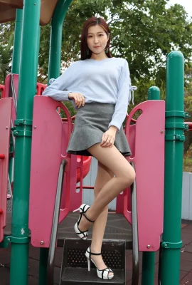 (Online search leg model series) Rita Li sexy style outdoor shooting (76P)