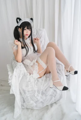 Cute little sister Bai Ye, white cat, transparent maid theme, sexy white transparent maid skirt with white stockings, showing plump figure, seductive photo 70P