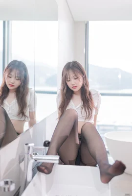 (Sia) Korean girl’s white and tender legs are so hot that it arouses people’s imagination (34P)