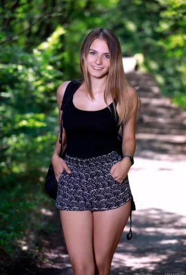 Dakota Pink – Nude Walk (120P)