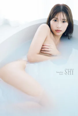 Yamashita Emily’s 1st photo collection “SHY” (115P)