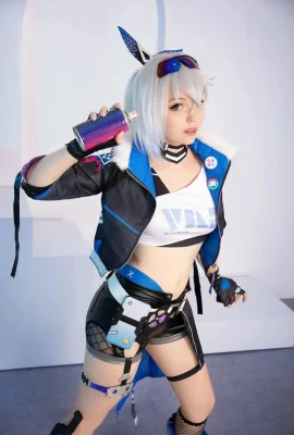 Caticornplay – Silver wolf